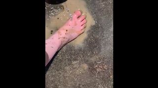 Cleaning my Muddy Feet with Hose