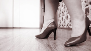 ASMR. The clatter of heels on the parquet floor. Older FAT WOMAN MILF in heels.