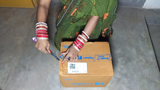 Indian bengali bhabhi mounts her twat with flipkart delivery hubby