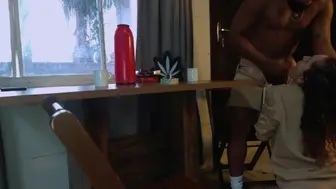Deixei meu café de lado para tomar o leite desse puto