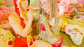 Anuskatzz And Stacy Blooms Christmas Threesome