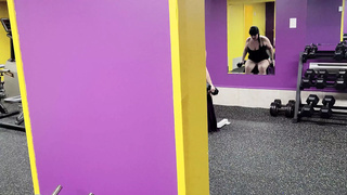 Chunky Gym babe gets naked thinking no 1 is around