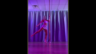 Sexy MILF pole dance tease ????