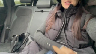 Solo chick masturbates public in taxi while driver isn't looking