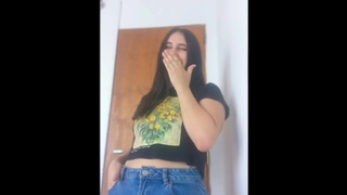 Cita de Tinder termina en humillación por pito chico en público. SELF PERSPECTIVE SFW