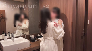 【素人レズビアン】彼女と洗面所で・・・bathroom with my GF...女同 Lezzie【百合】