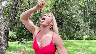 Vascular Amazon Crushes Fruit with her Ripped Muscles! so Sexy!