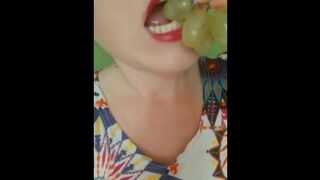 I Eat Grapes
